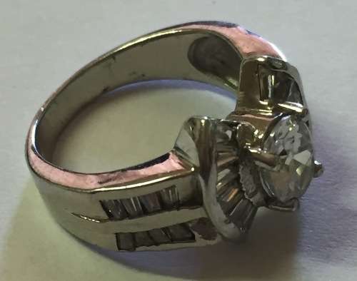 ***BARGAIN*** 925 STERLING SILVER LADIES RING 15 STONES SIZE 9 (FREE SHIPPING)