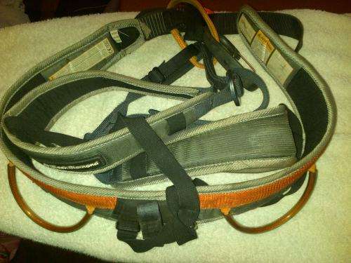 Climbing harness, 20m rope, 2 D-Links