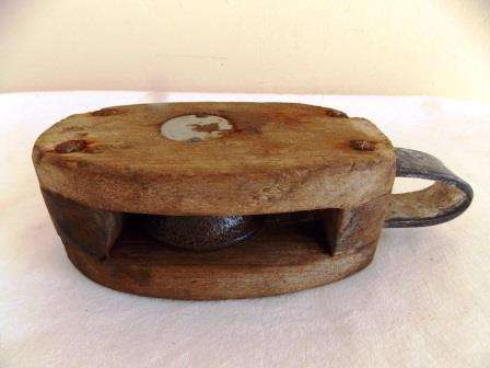 WOODEN SINGLE ROPE PULLEY