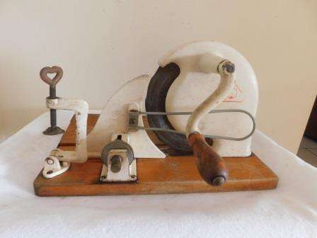 BREAD SLICER