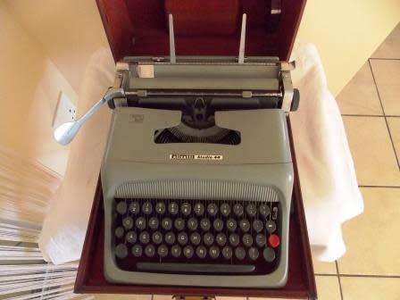 OLIVETTI STUDIO 44 TYPEWRITER