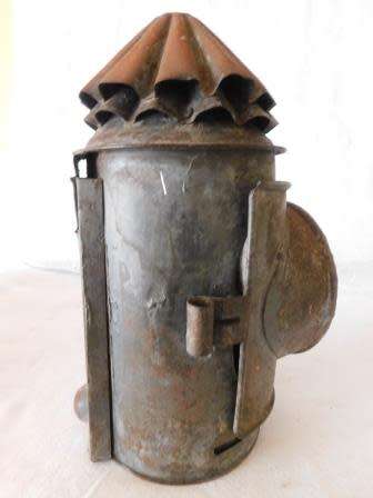 HAND HELD BOAT SIGNAL LANTERN