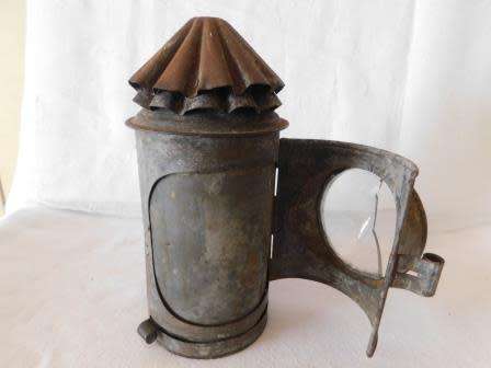 HAND HELD BOAT SIGNAL LANTERN