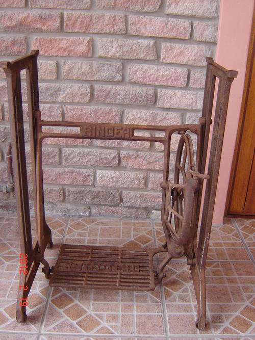 SINGER SIMANCO TREADLE