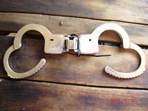 HAND CUFFS WITH KEY