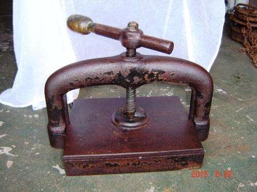 VINTAGE CAST IRON BOOK PRESS