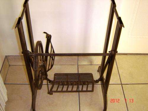 VINTAGE SINGER NO 2 TREADLE