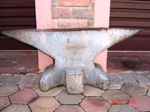 DOUBLE HORN ANVILLE