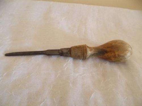 VINTAGE WOODWORK SCREWDRIVER