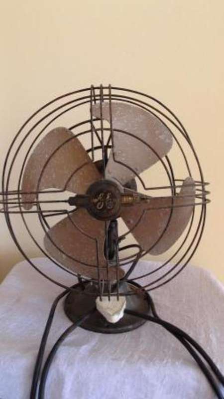 VINTAGE OSCILLATING 3 SPEED GENERAL ELECTRIC VORTALEX CAST IRON FAN