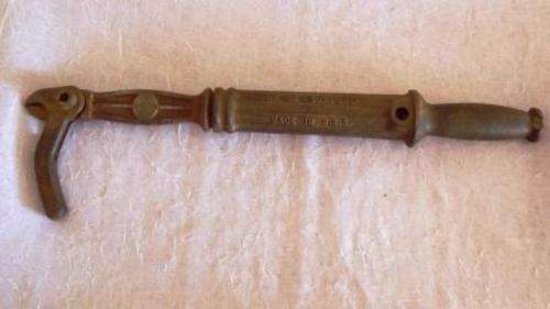 VINTAGE BRIDGEPORT SUREGRIP NAIL PULLER