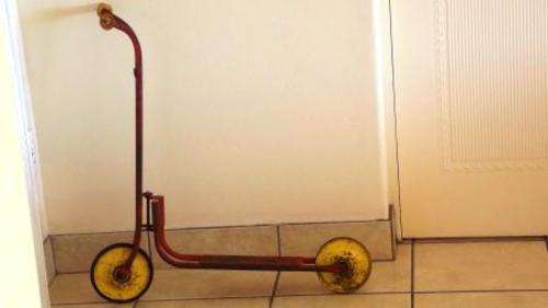 TRIANG PEDAL SCOOTER
