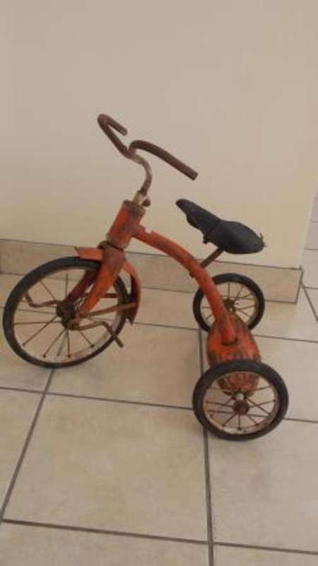 VINTAGE TRIANG TRICYCLE