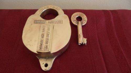 SOUTH AFRICAN RAILWAYS SOLID BRASS CHUBB LONDON LOCK WITH KEY