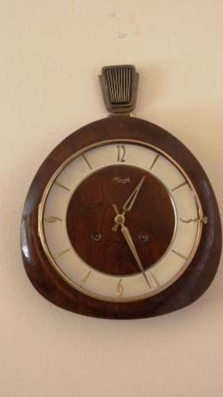 VINTAGE KIENZLE MANUAL WIND AND CHIMING WALL HANGING CLOCK