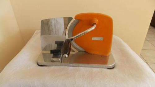 PINEWARE STAINLESS STEEL BREAD/MEAT SLICER