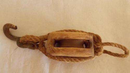 WOODEN ROPE BLOCK & TACKLE SINGLE PULLEY