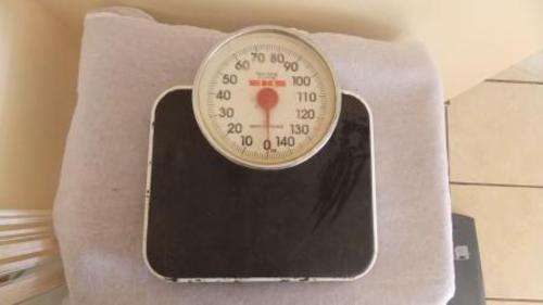 EKS BATHROOM SCALE TO WEIGHT 150KG
