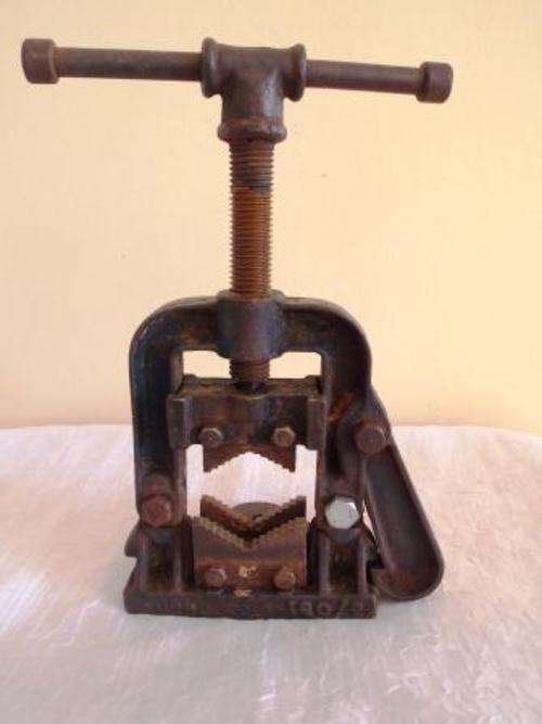 VINTAGE WODEN 180/2 BENCH VICE