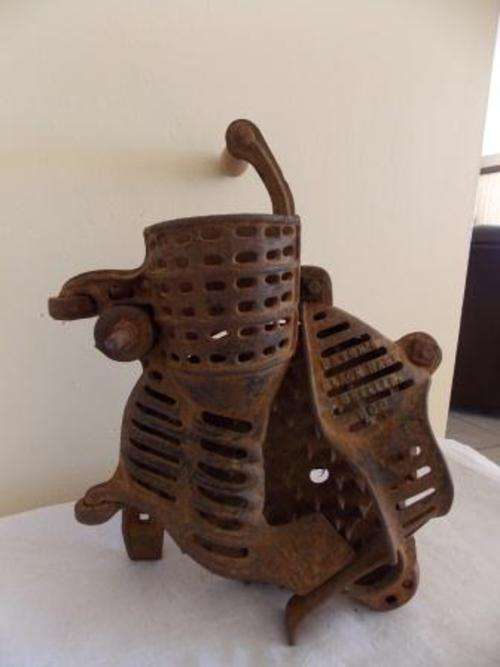 PATCH'S BLACK HAWK CORN SHELLER DATED 1903