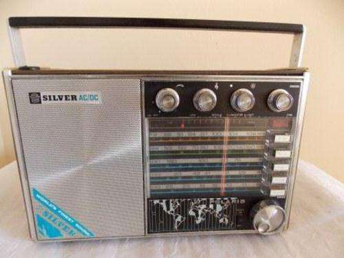 POLARIS SILVER AC/DC PORTABLE RADIO
