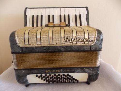 HOHNER STUDENT VM 48 BASS PIANO ACCORDION