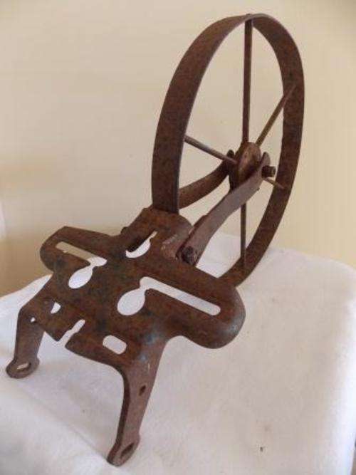 VINTAGE HAND PLOUGH (NO HANDLES)