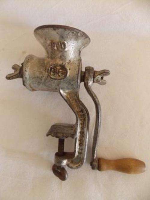 WOW!!!!!  VERY RARE ANTIQUE 66 NO 0 FOOD CHOPPER/MEAT GRINDER
