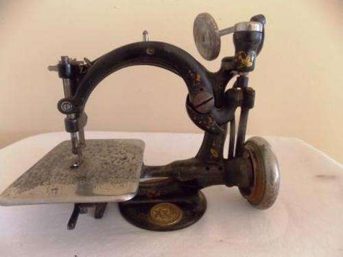 WILCOX & GIBBS SEWING MACHINE CIRCA 1890