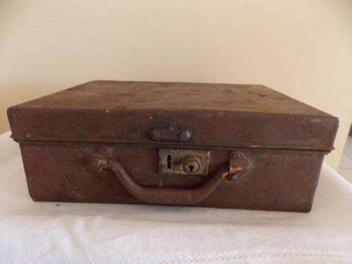 SMALL METAL SUITCASE