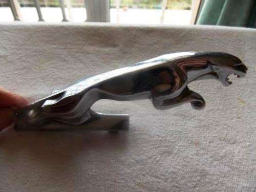 SMALL LEAPING JAGUAR HOOD ORNAMENT