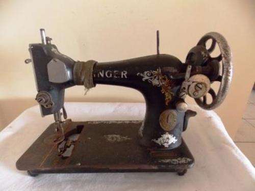 SINGER SEWING MACHINE 1920
