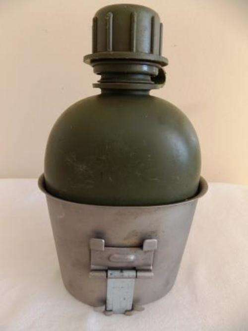 ARMY WATER BOTTLE AND "OUMANS BEKER"