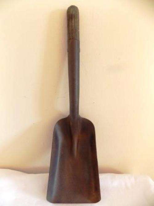 STEAM LOCOMOTIVE FIREMAN'S SAND BOX SPADE