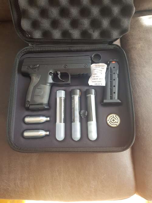 Co2 gas pistols
