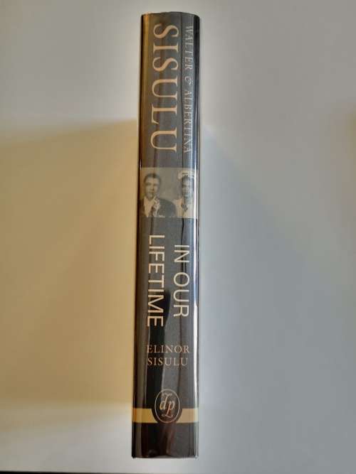 WALTER AND ALBERTINA SISULU : IN OUR LIFETIME by Elinor Sisulu