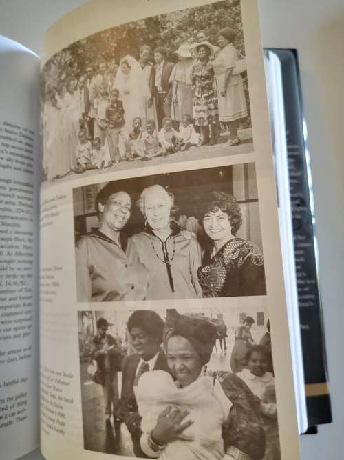 WALTER AND ALBERTINA SISULU : IN OUR LIFETIME by Elinor Sisulu