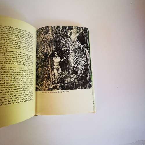 In the Shadow of Man by Jane van Lawick-Goodall