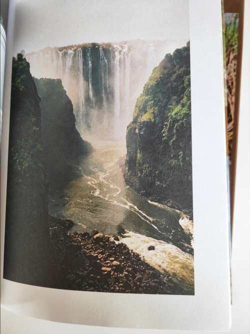 Zambezi, The First Solo Journey Down Africa`s Mighty River by Mike Boon