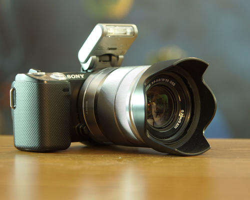 SONY NEX-5N 16.1MP WITH 18-55mm and Flash included + 16GB MEMORY CARD