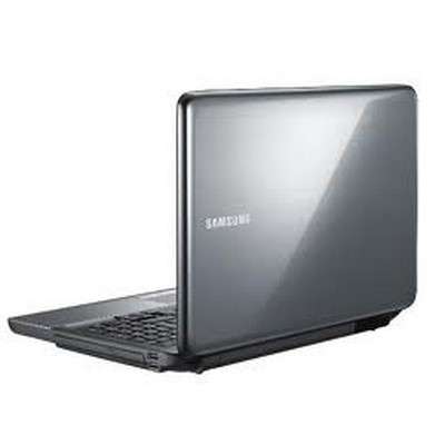 ***AS NEW***SAMSUNG 15.6" INTEL CORE i-3 2.53GHZ CPU 3GB RAM 320GB WEBCAM BLUETOOTH WINDOWS 7