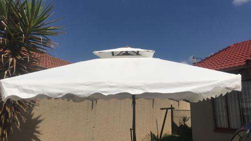 Retractable 2.2m×2.2m Steel Base Iron Outdoor Umbrella - Display Unit