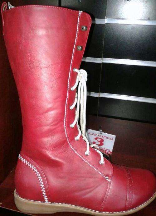 ***LATE ARRIVAL***** PREMIUM QUALITY LACE UP COMFY BOOTS***SIZE 3-7**