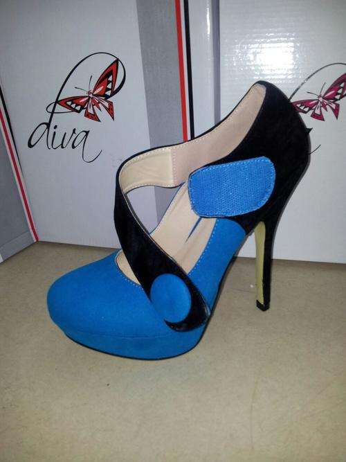 **ORIGINAL***** DIVA SUEDE HEELS*****FIRST ON BOB***