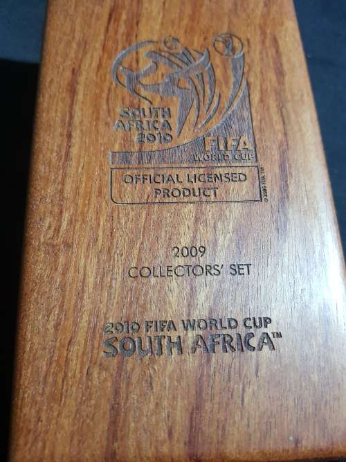 SHORT PERIOD SPECIAL  - 2010 Fifa World Cup Silver R2 in wooden Box