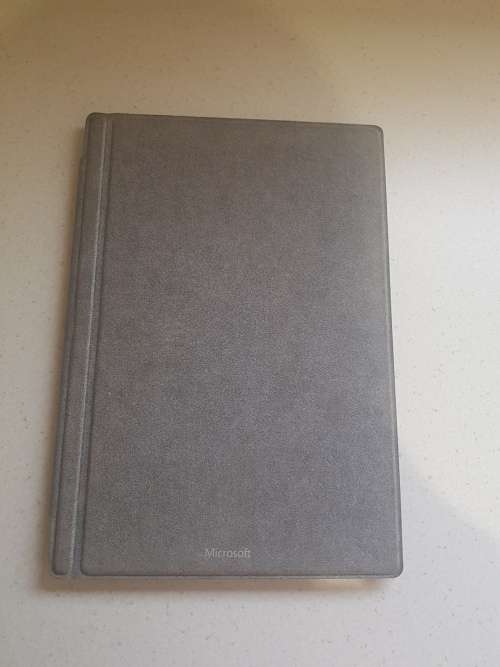 Microsoft Surface Pro 5 ** Core i5 7300U**4GB Ram**128SSD HD ( Cracked Glass but working 100% )