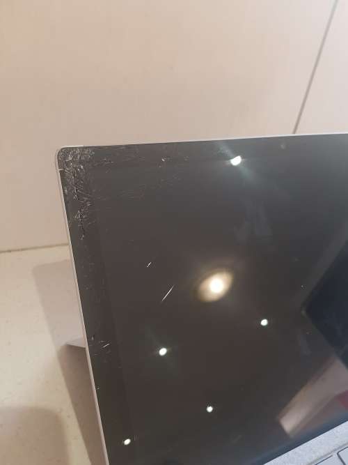Microsoft Surface Pro 5 ** Core i5 7300U**4GB Ram**128SSD HD ( Cracked Glass but working 100% )