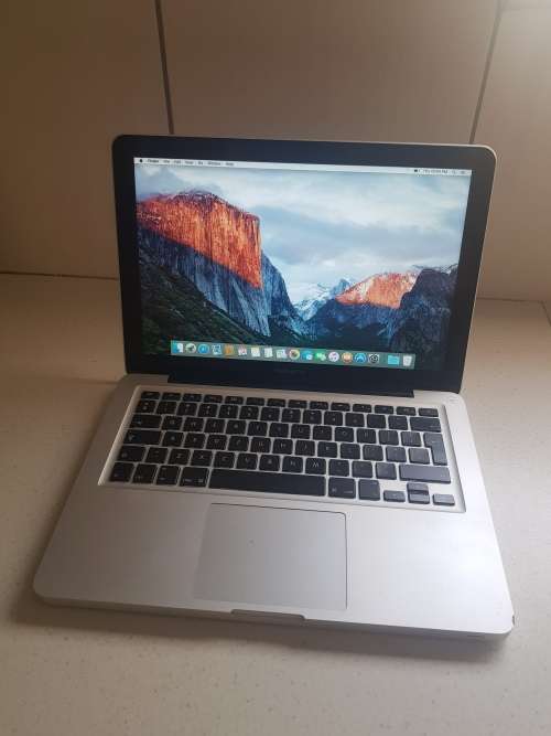 Apple MacBook Pro / Core i5 Processor / 500GB