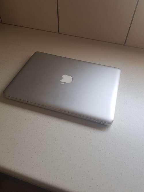 Apple MacBook Pro / Core i5 Processor / 500GB