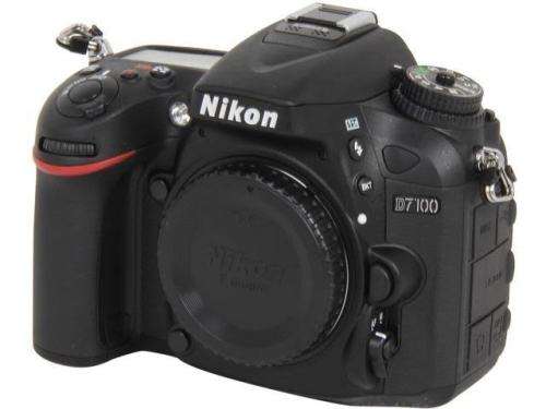 Nikon D7100 DSLR Camera ( Body Only ) ***Retails R15 000 New**